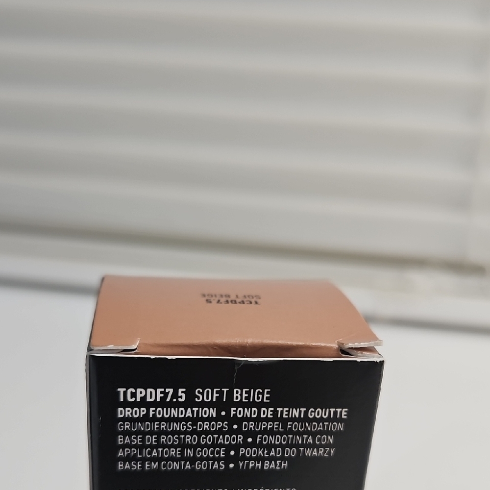 NYX Total Control Pro Drop Foundation - Picture 3 of 3